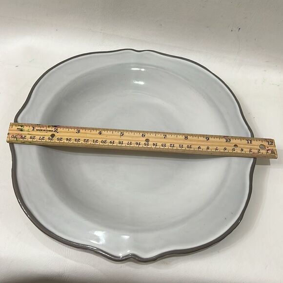 Crate&Barrel Deep Dinner Plates Lira White Gray Porcelain 11 1/4 In Scalloped - Picture 5 of 8